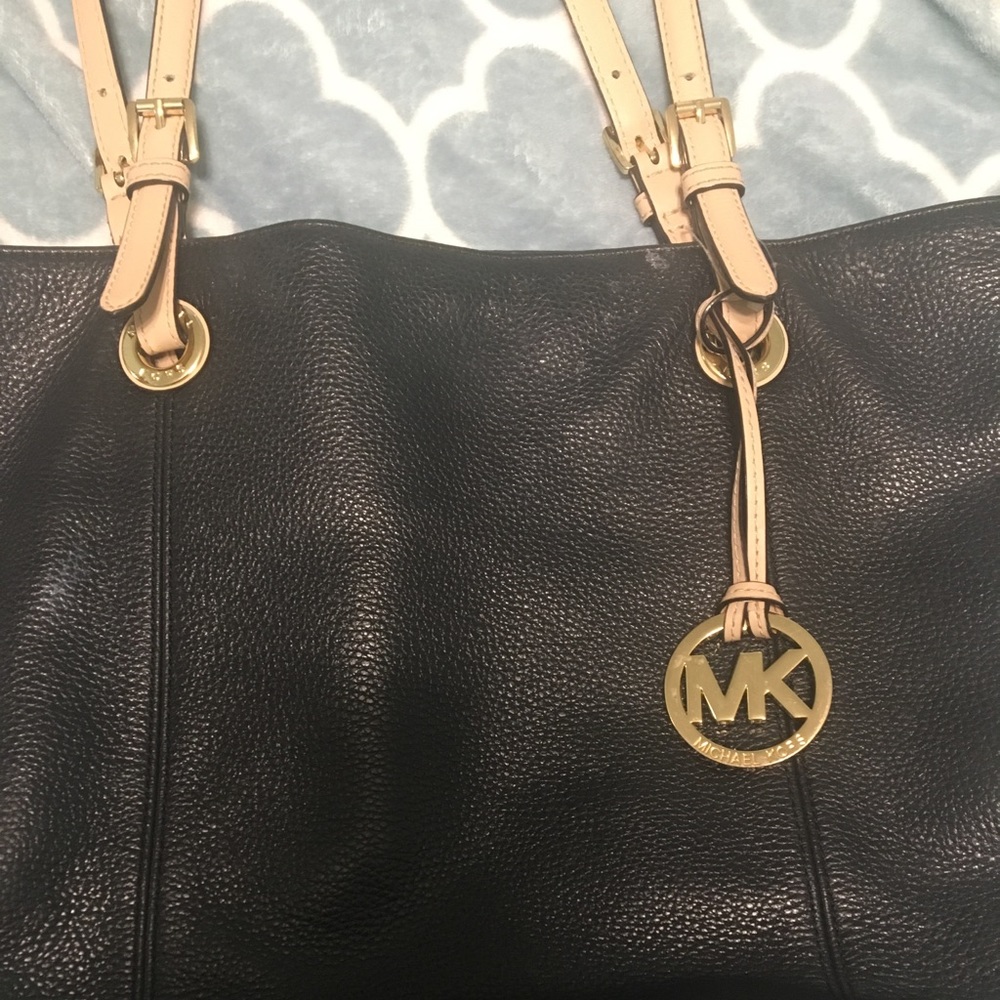 LEATHER MICHAEL KORS BAG LIGHTLY USED